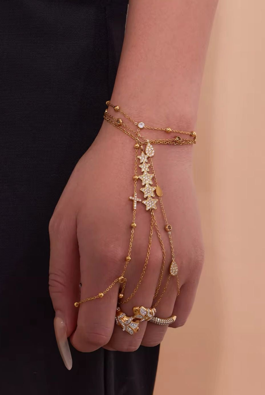 Diva’s Handchain