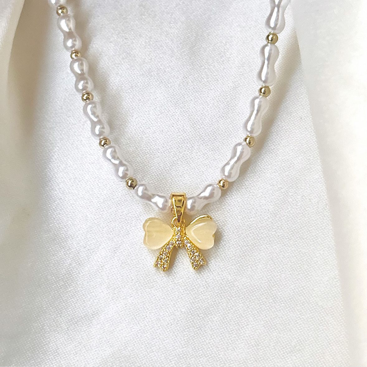 Opal Bow Pearly Necklace