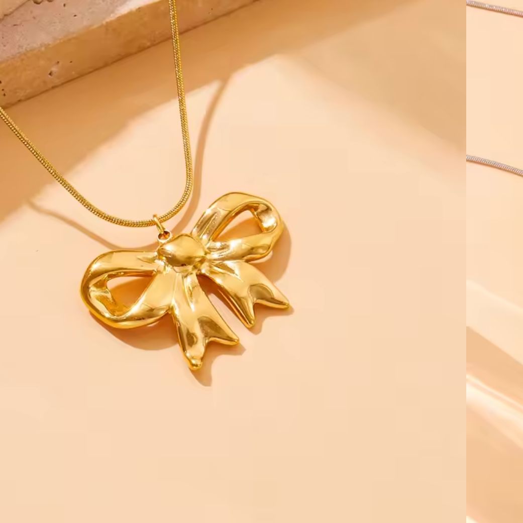 Queen Bow Necklace -18K