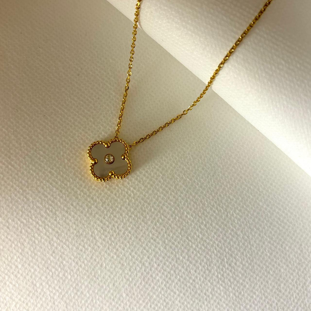 Perlé Queen Clove Necklace -Shell