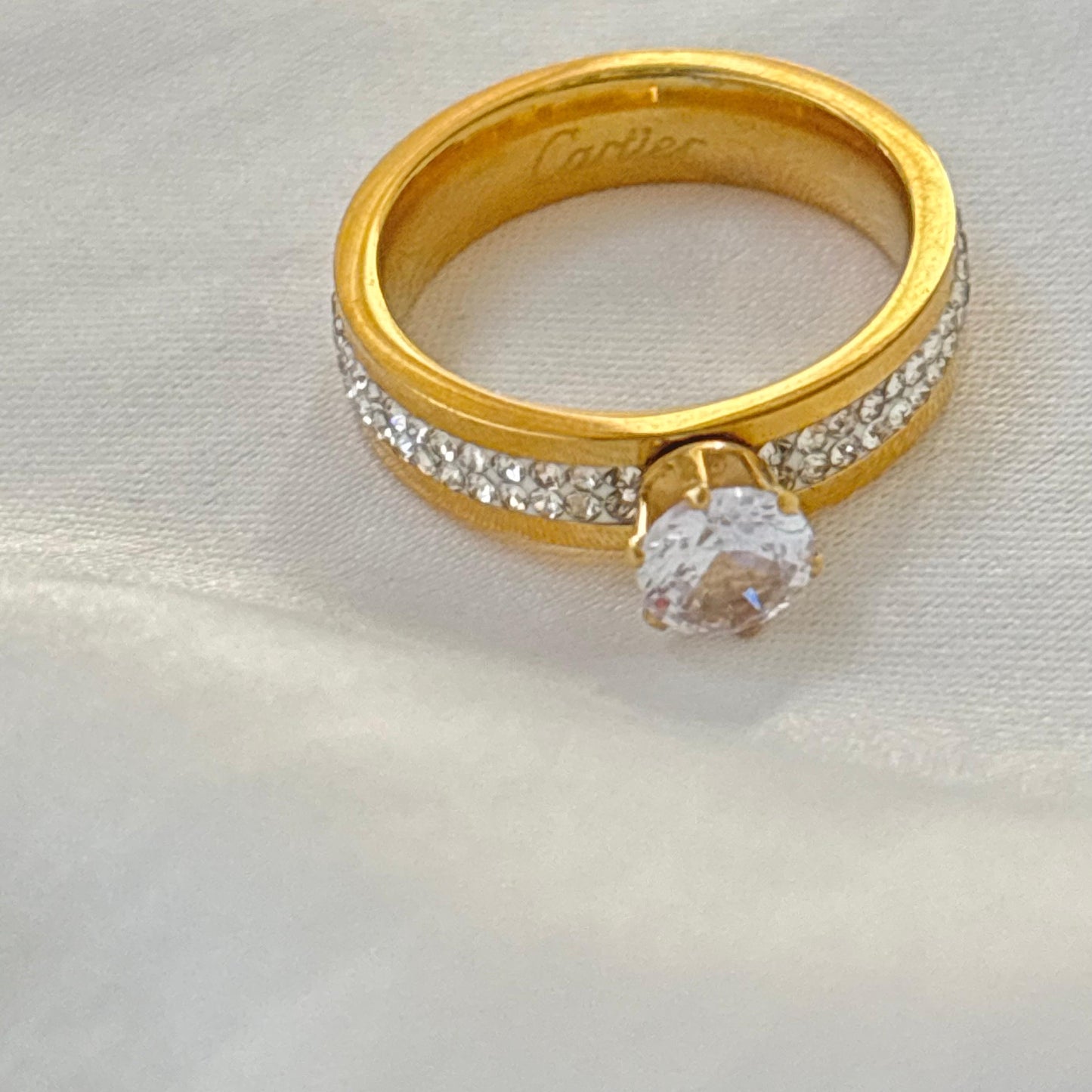 Sparkling Soltiare ring