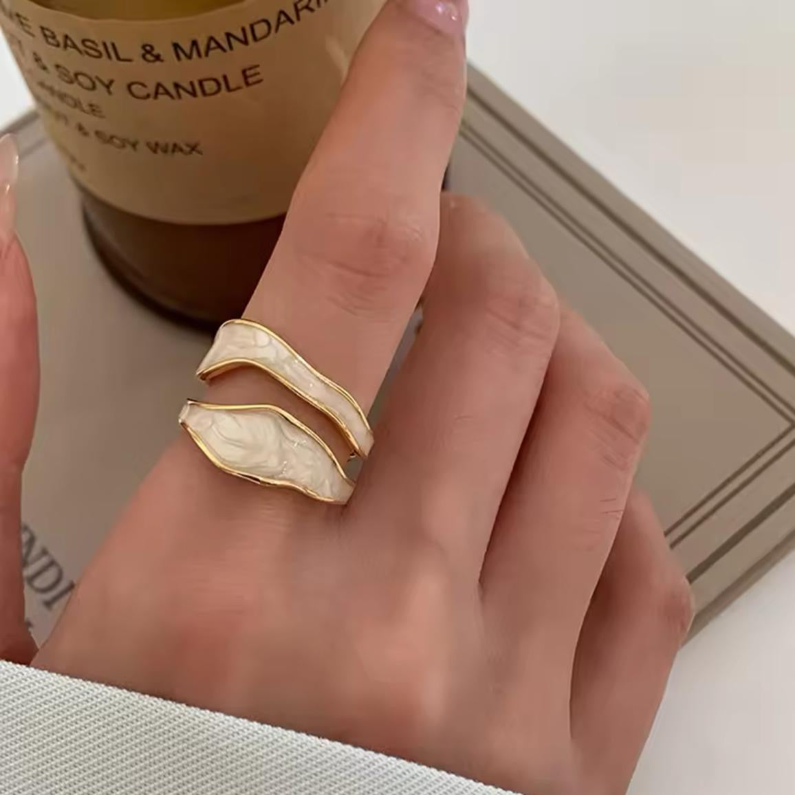 Shell Shine Ring -18K