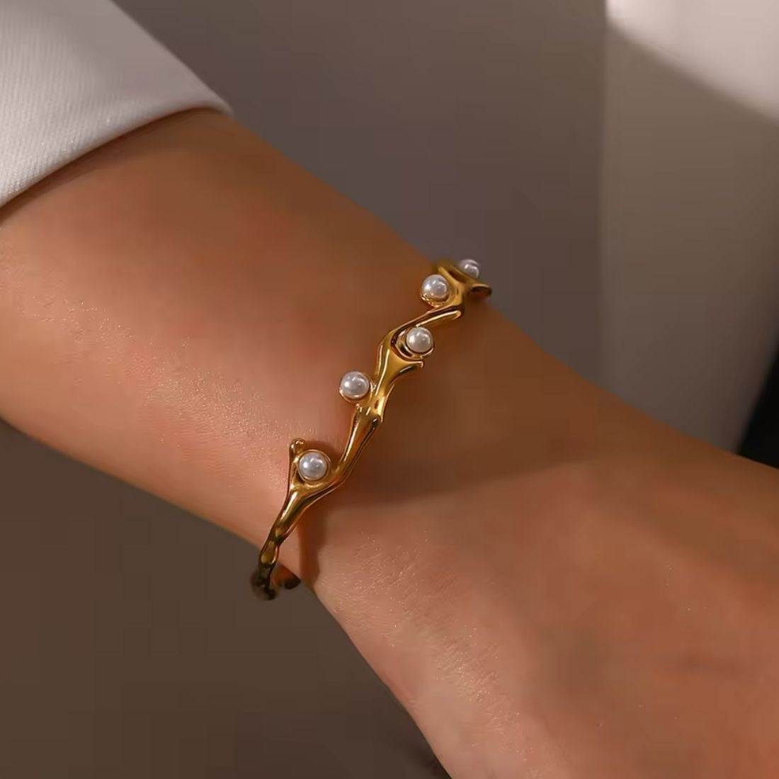 Pearly Dreamy Cuff -18K