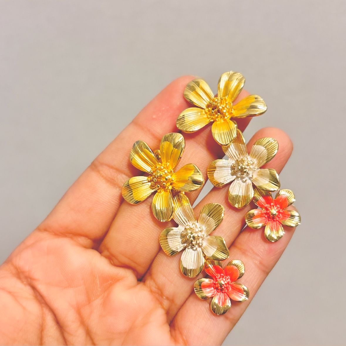 Daisy Vacay Studs -Tangerine