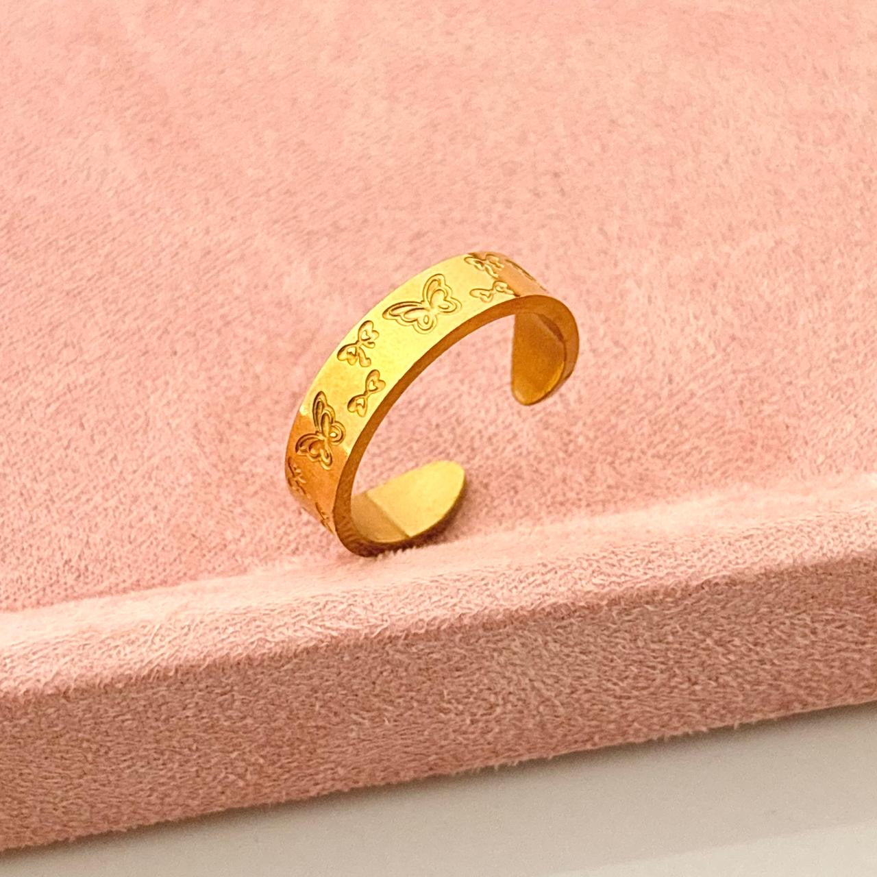 Flutter & Bows Engraved Band Ring