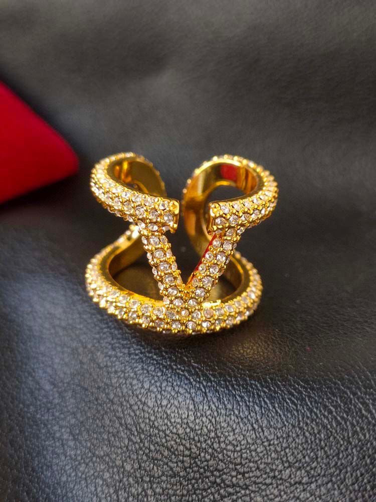 Luxurious V-Swarovski Crystal Signature Ring -22K