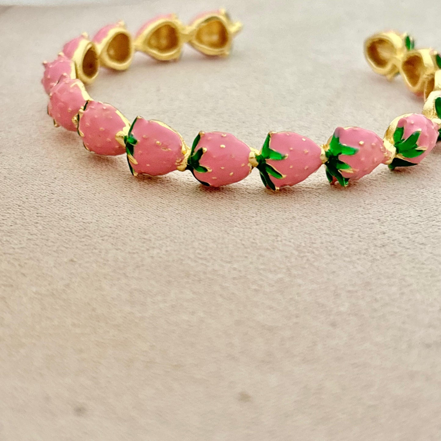 Strawberry Cuff -Pink