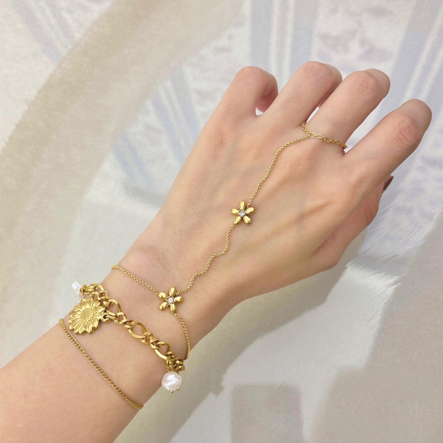 Daisy Bloom Hand Chain