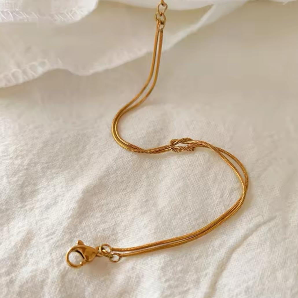 Infinity Knot Bracelet -18K