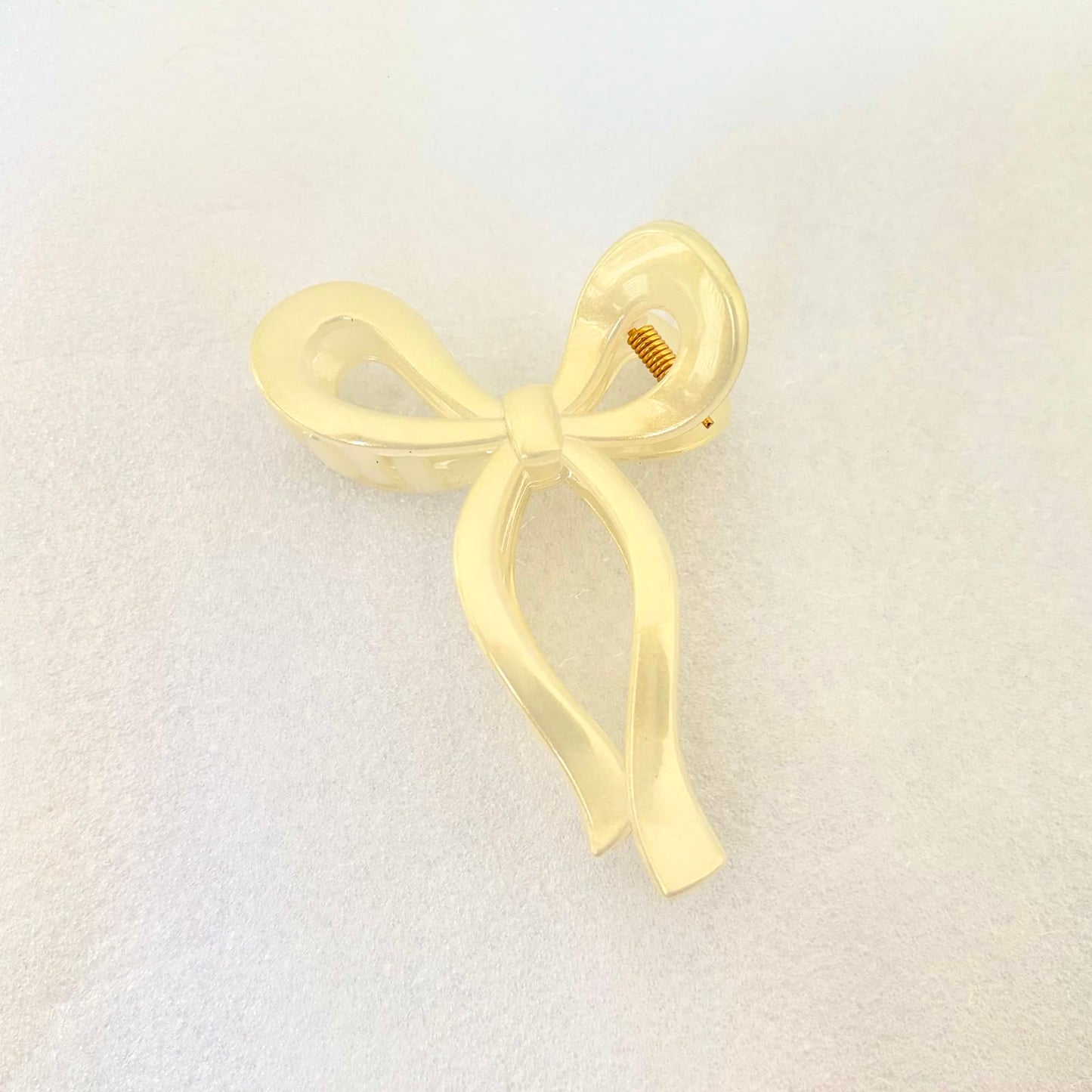 Chromic Bow Claw Clip -Beige
