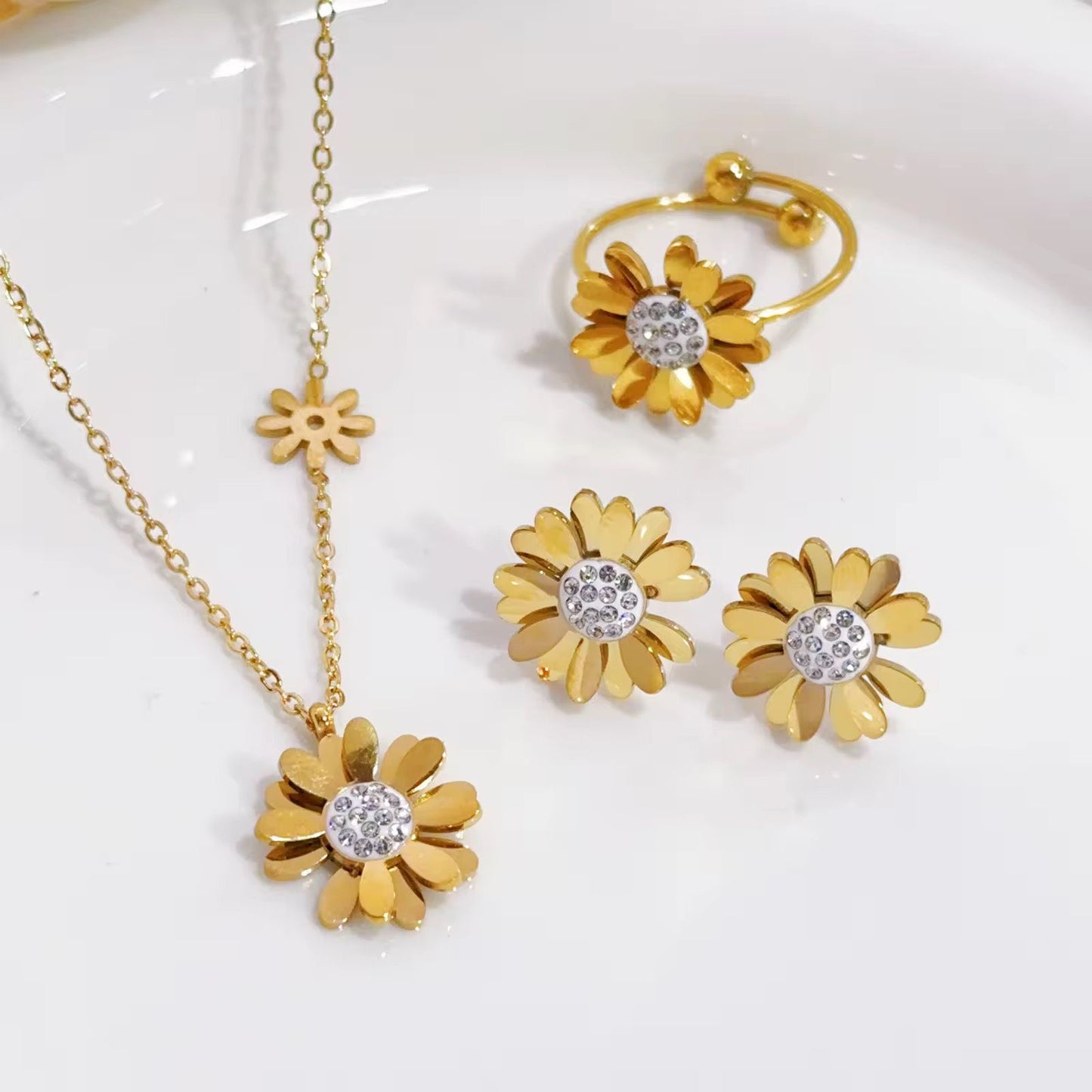 Glitzy Daisy Studs