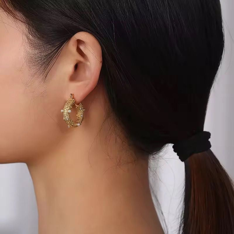 Perola Dotted Hoops