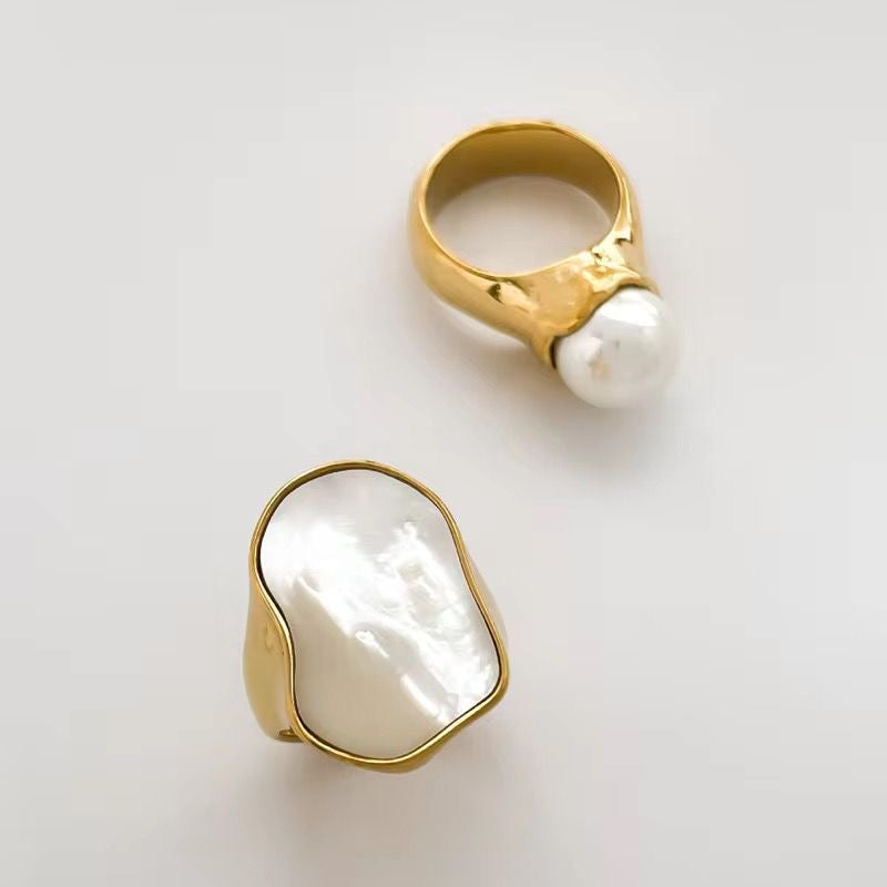 Casandra Shell Signet Ring
