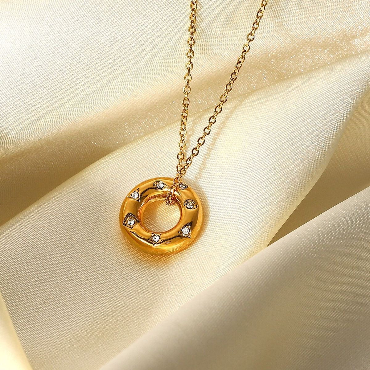 Victoria Doughnut Zircon Pendant -18K