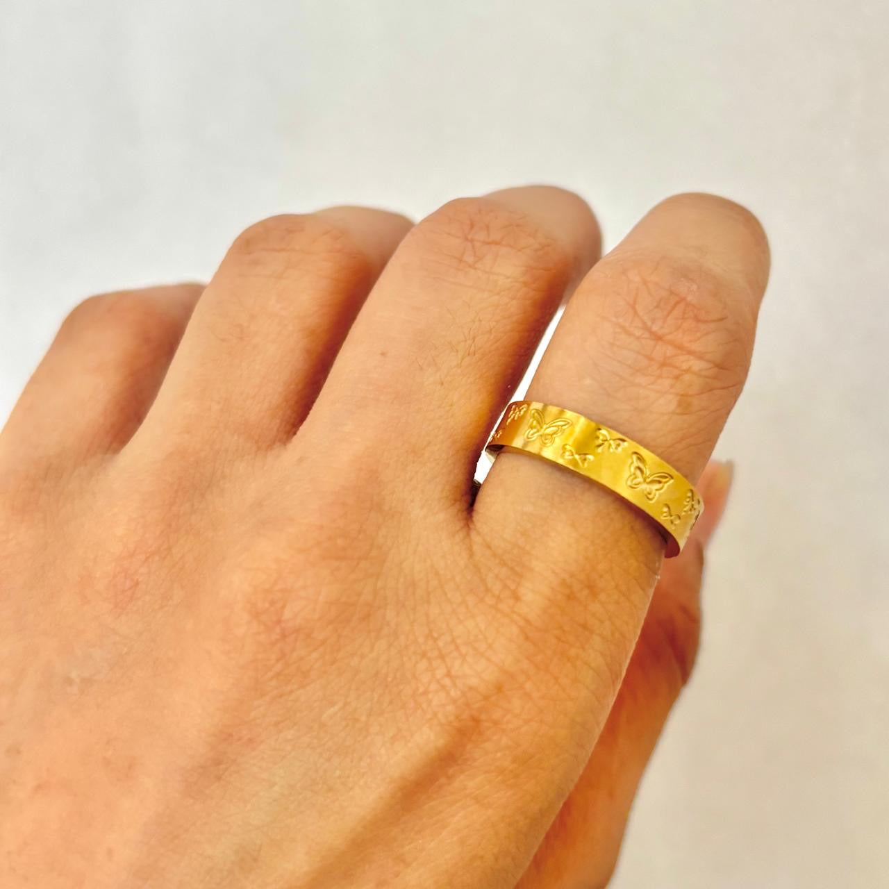 Flutter & Bows Engraved Band Ring
