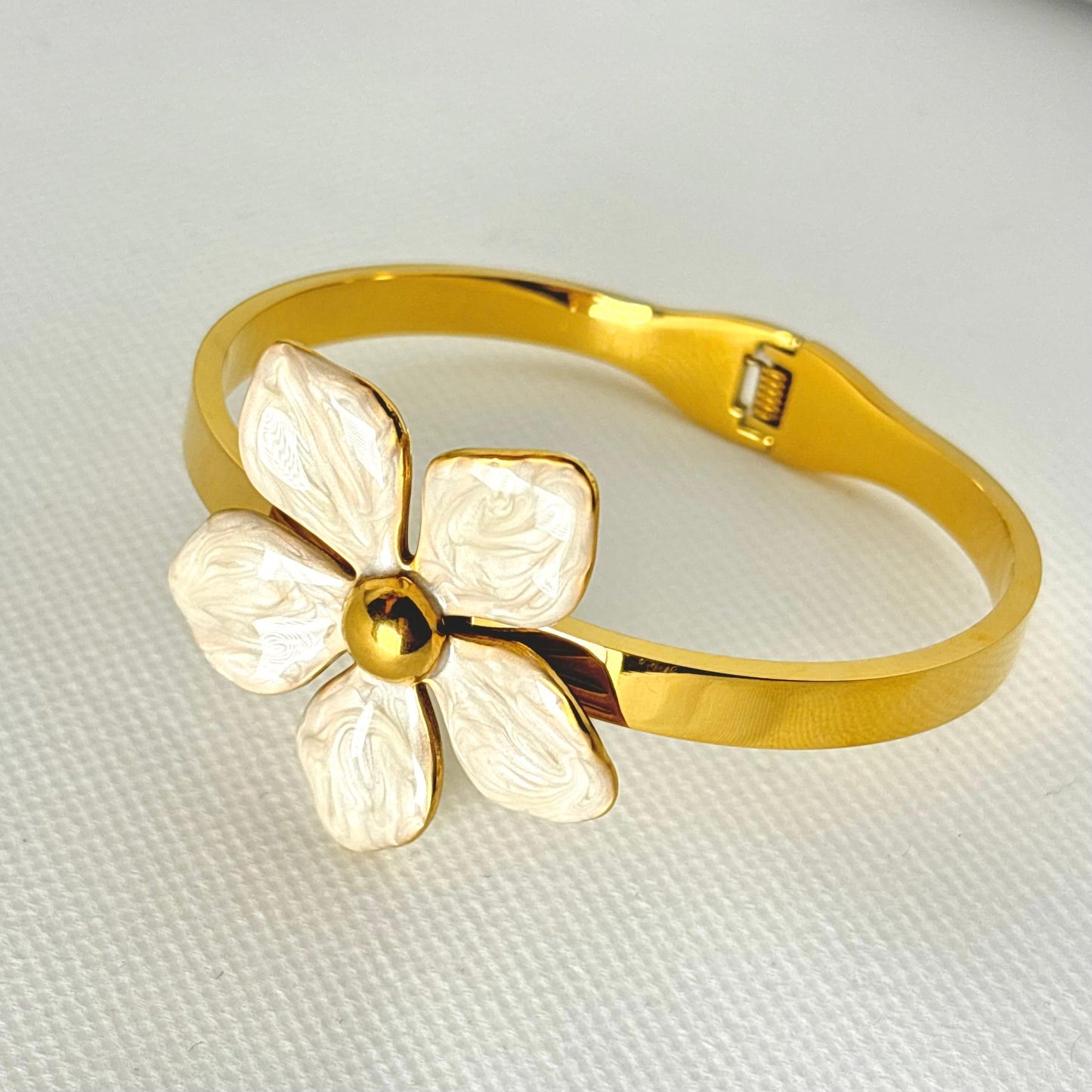 Lily Charm Cuff -Perle White