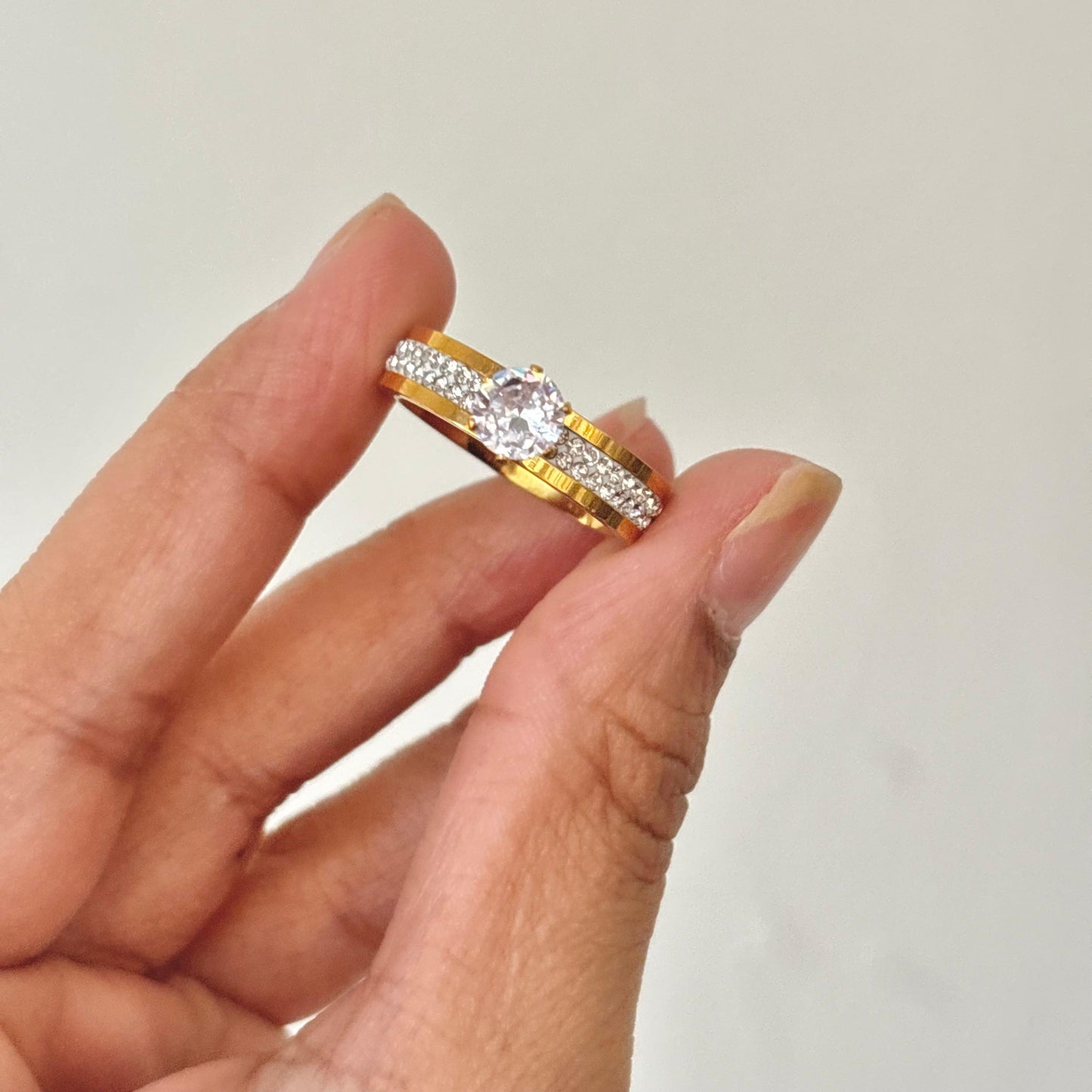 Sparkling Soltiare ring