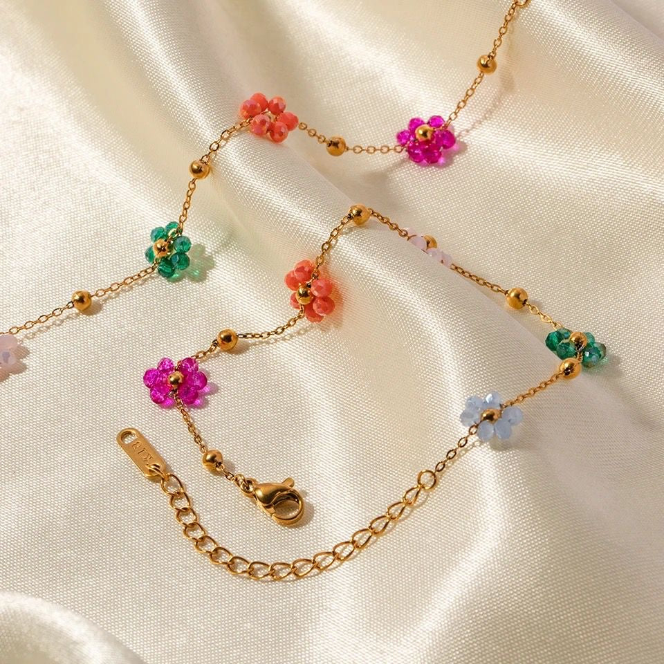 Disty Daisy Necklace -18K