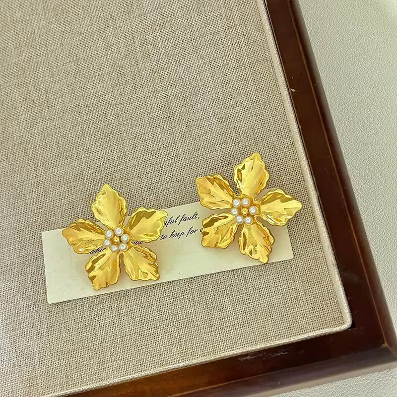 Hawaiian Flora Studs