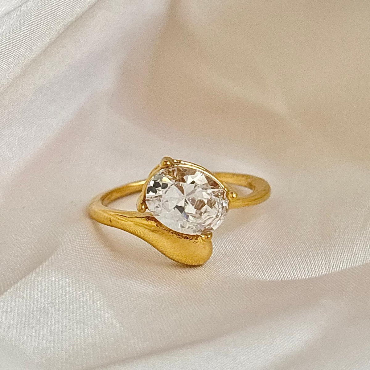 LUX Drop Ring