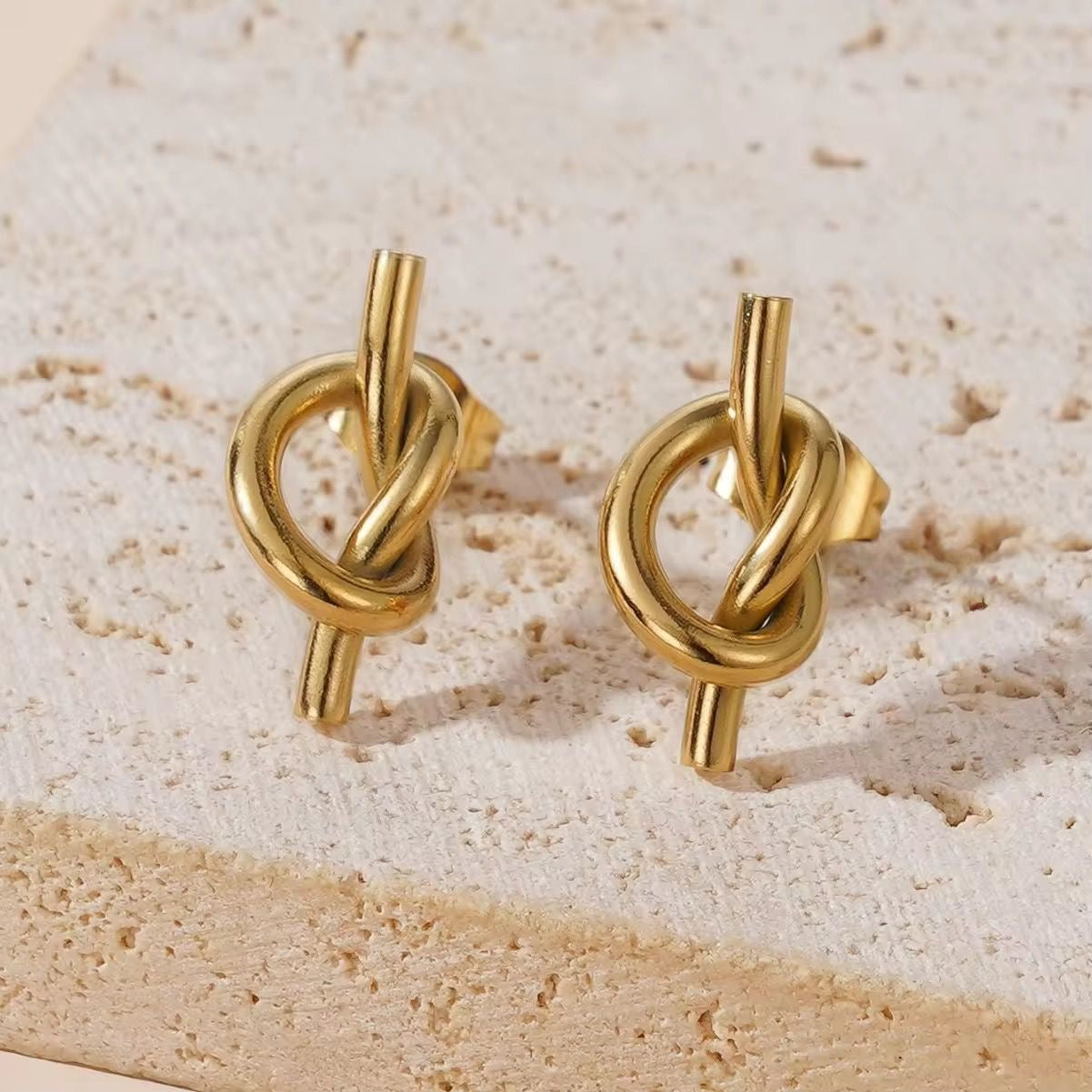 Knotted Studs