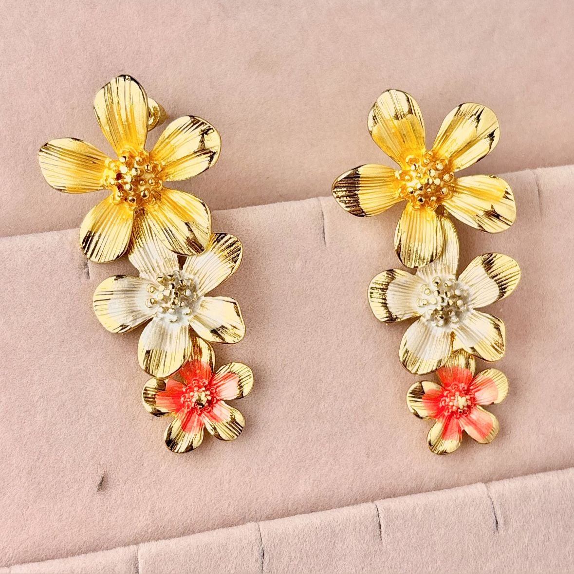 Daisy Vacay Studs -Tangerine