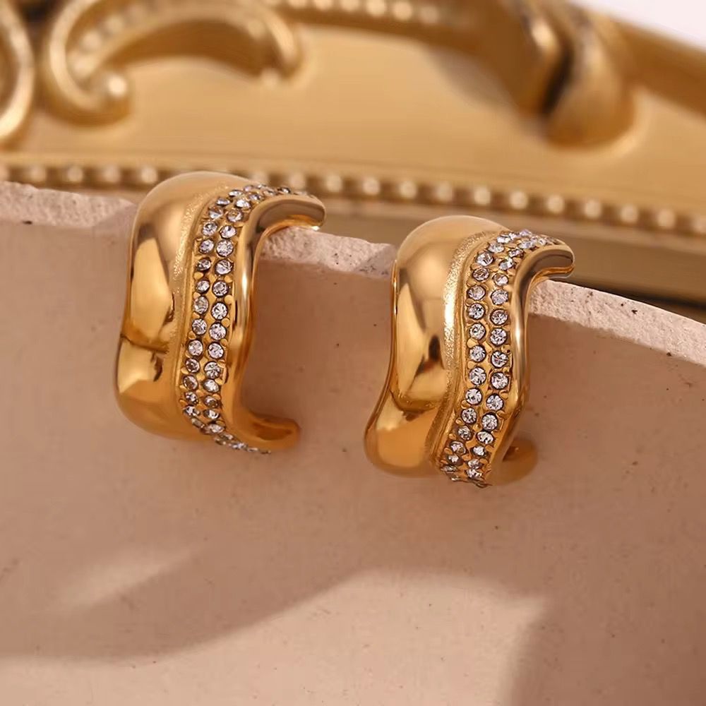 Voiletta Curly C Hoops