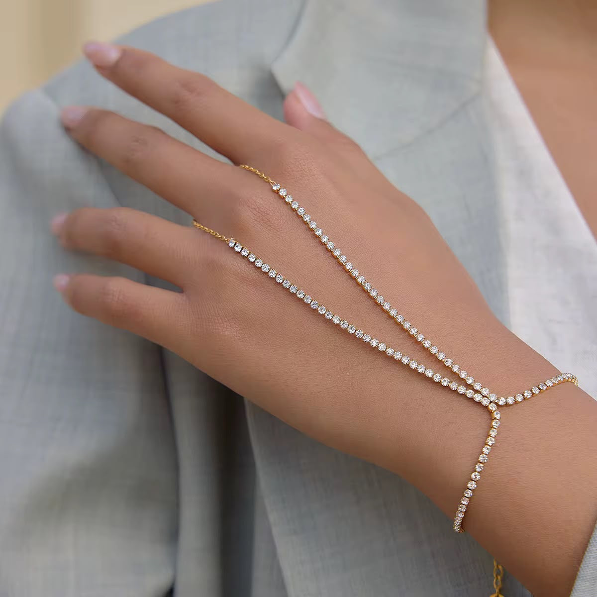 Nooréh Glitz Hand Chain