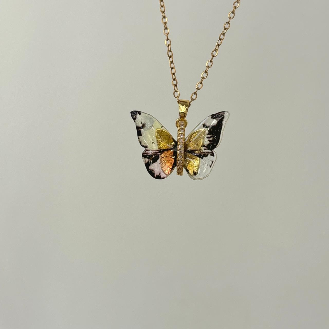 Luna Crystal Mariposa Necklace -18K