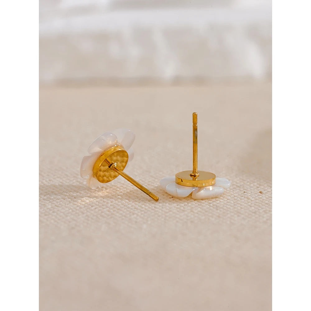 Natural Shell Flora Studs -22K