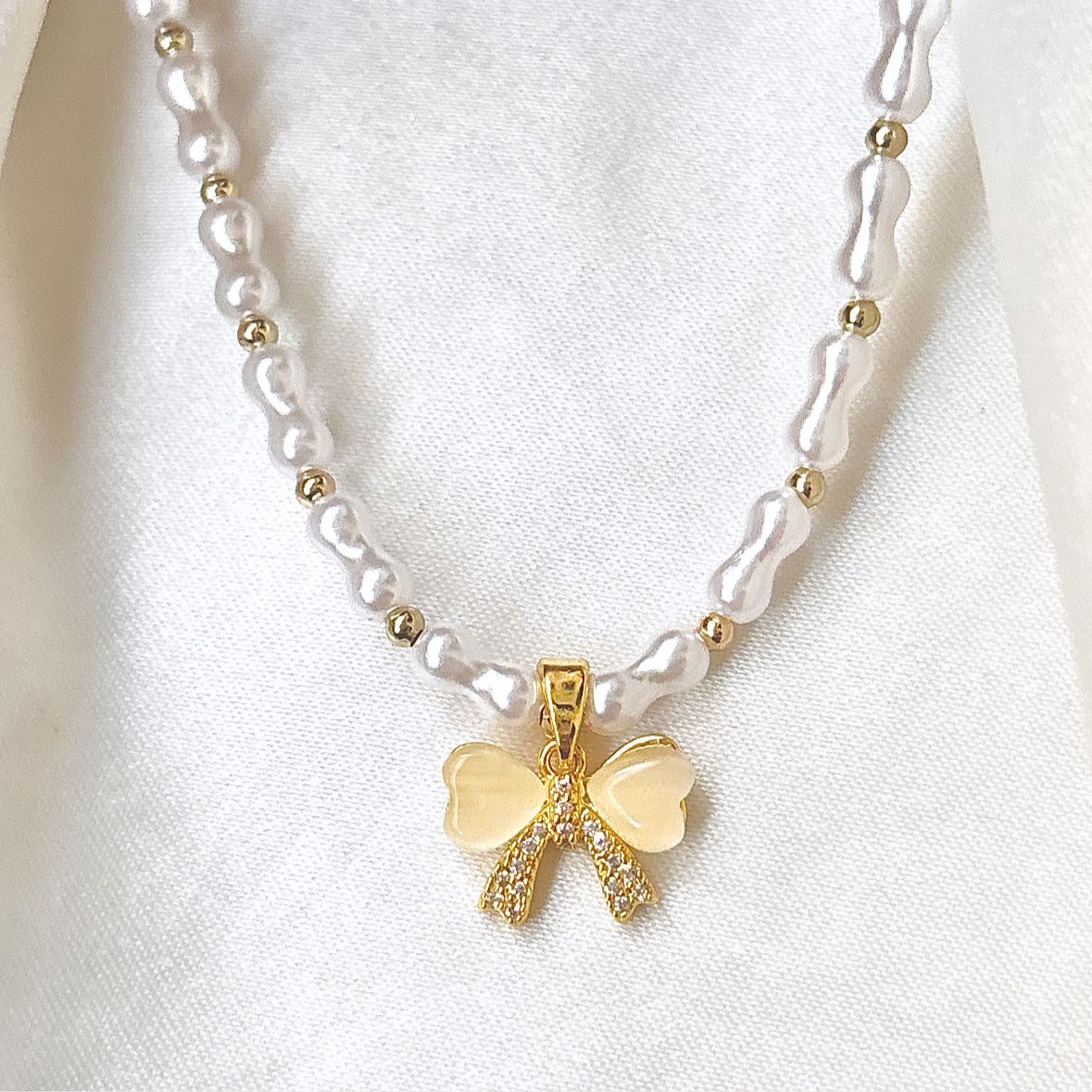 Opal Bow Pearly Necklace