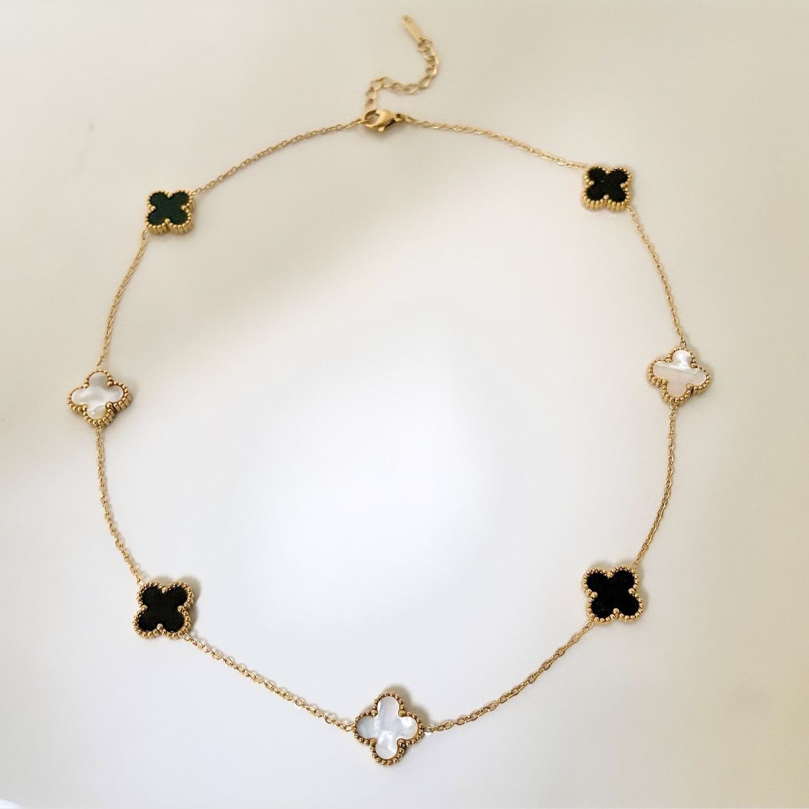 Luxe Black X White 7 Motifs Clover Necklace