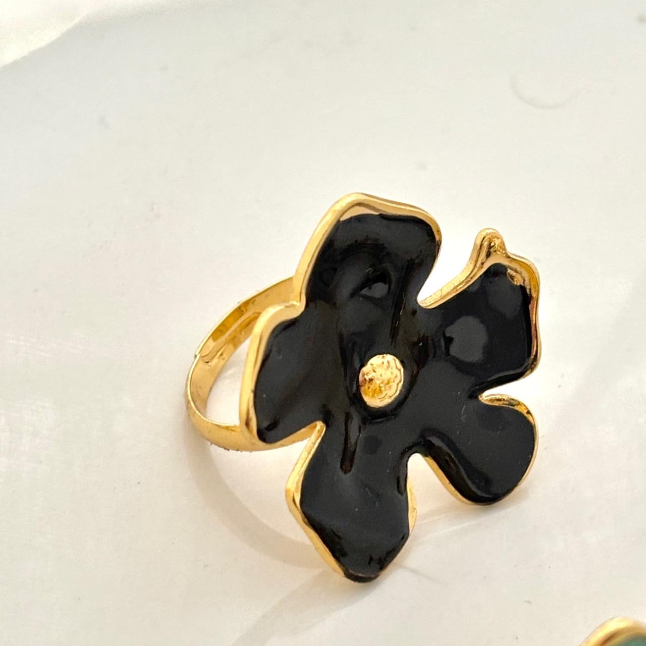 Hibiscus Ring -Black