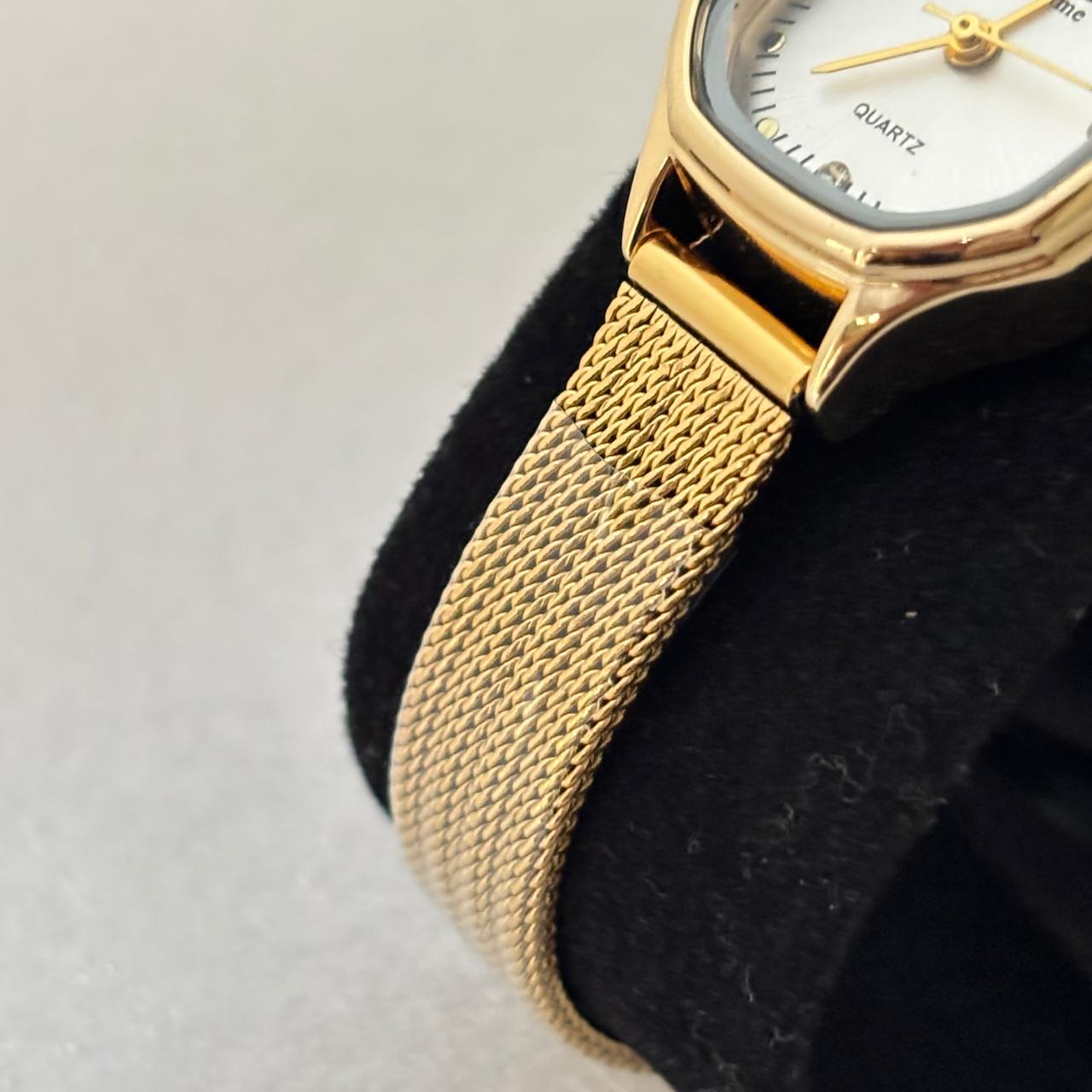 Élise Everyday Staple Pearly White Watch