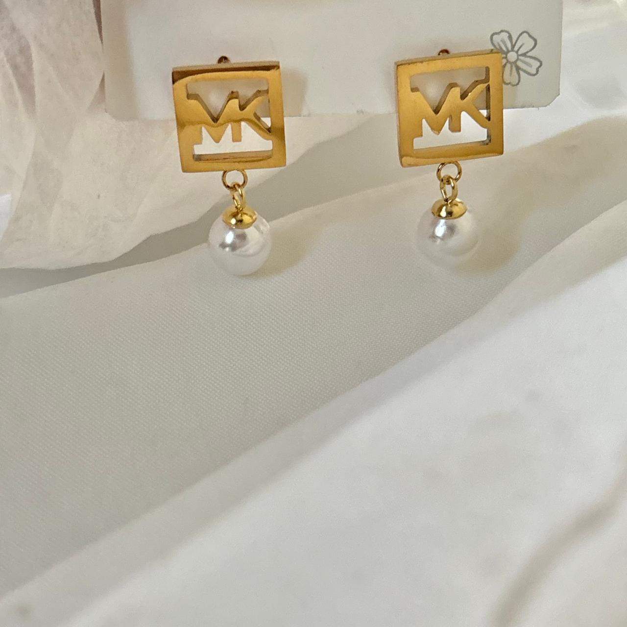 M Perle Drop Studs