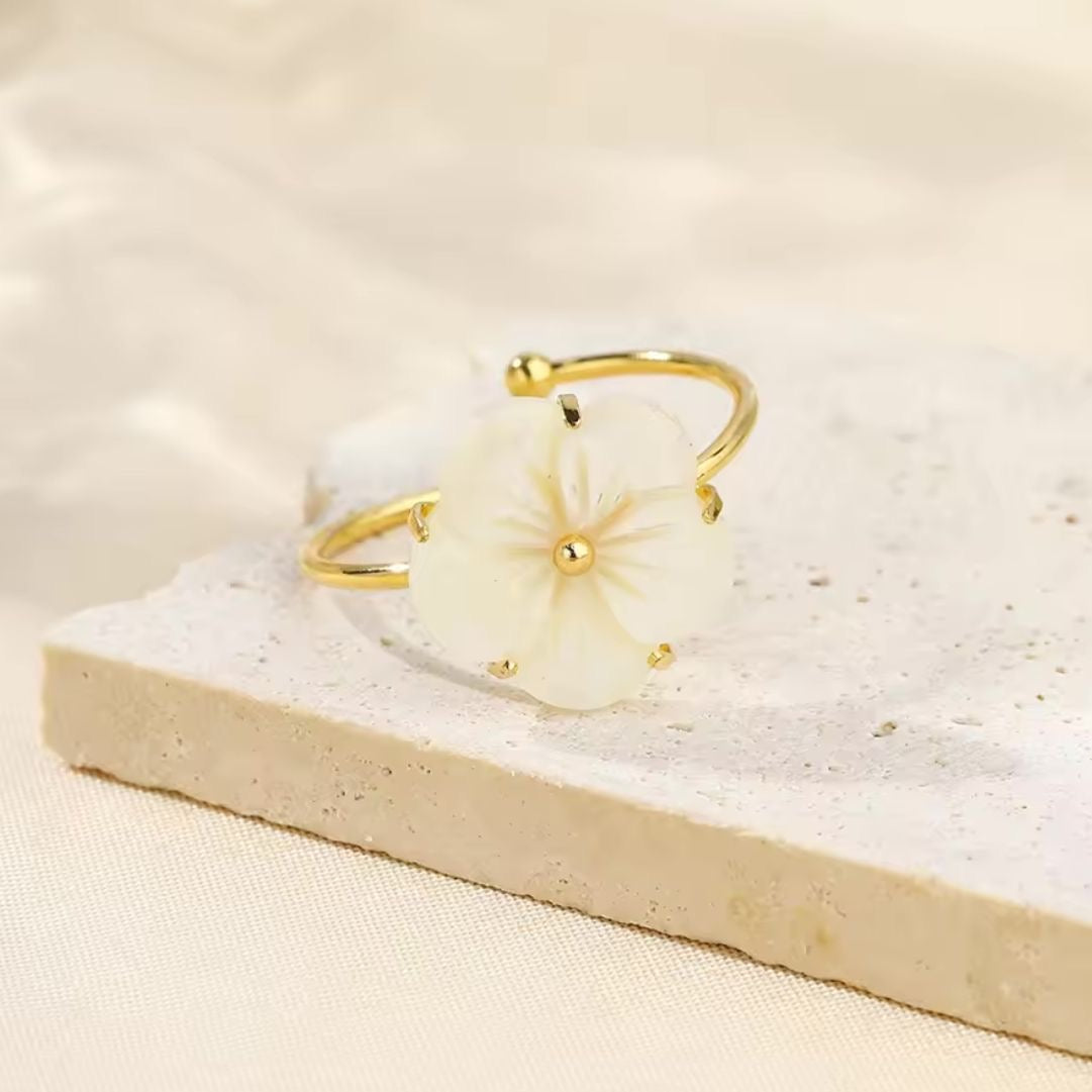 Natural Shell Flora Ring -18K