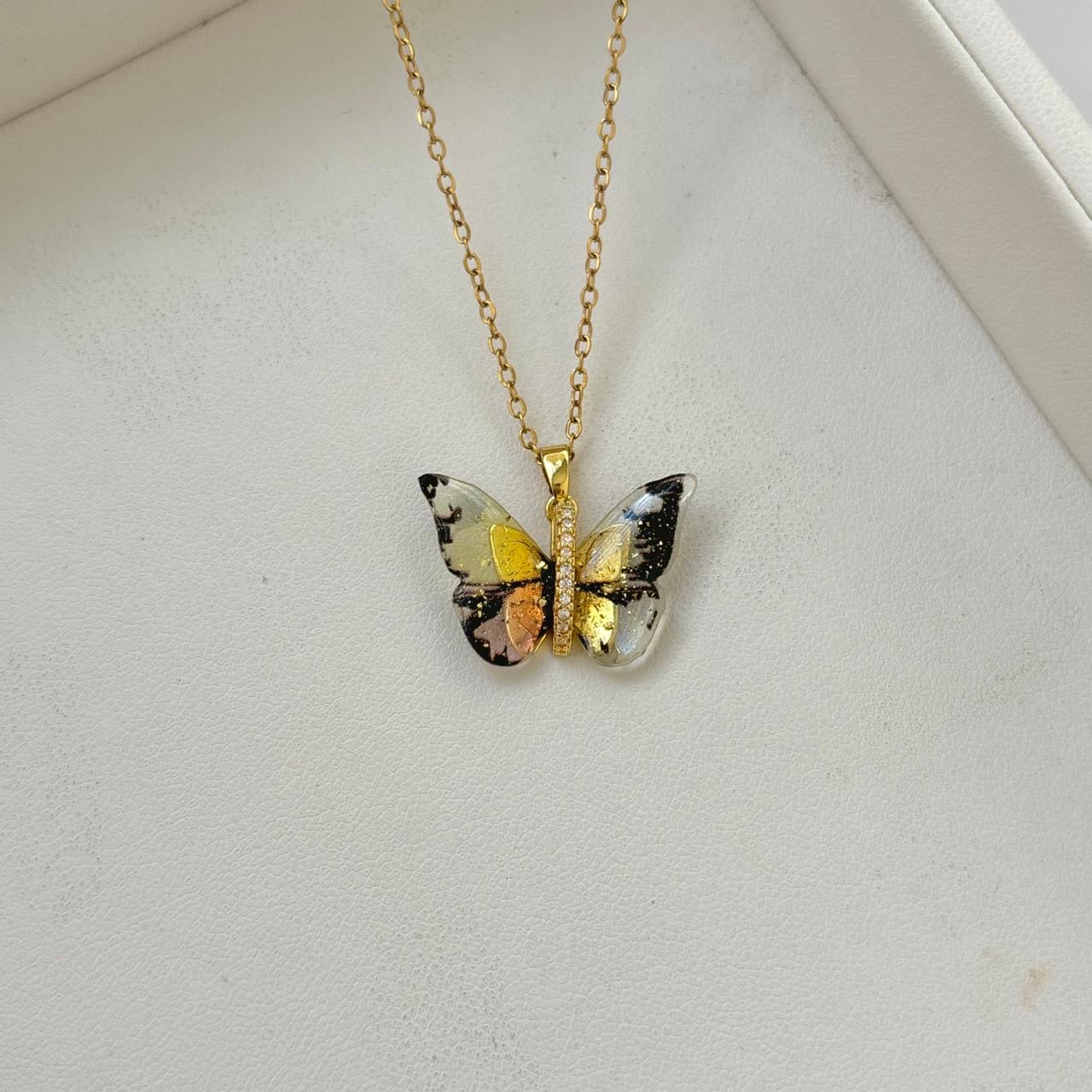 Luna Crystal Mariposa Necklace -18K