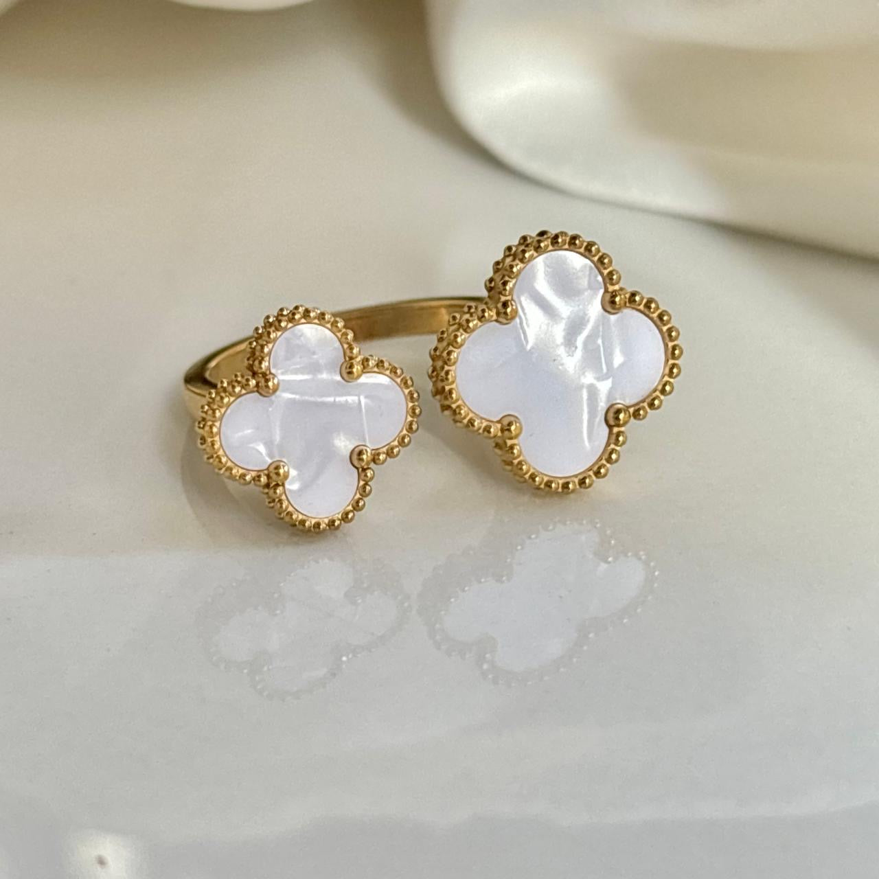 White Floating Clover- Between The Finger Ring | Shell