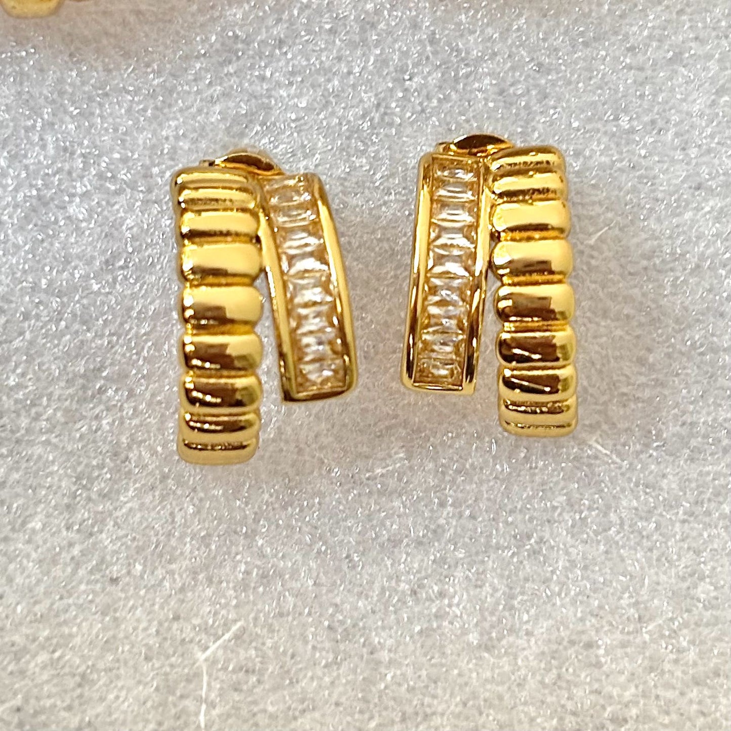 Ribbed Icy Studs