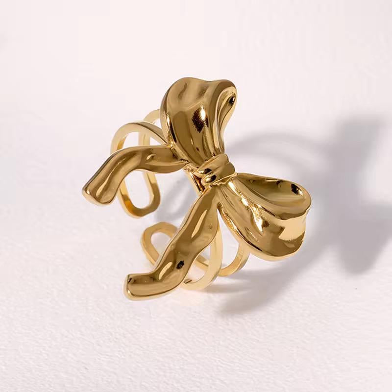 Coqeutte Bow Ring