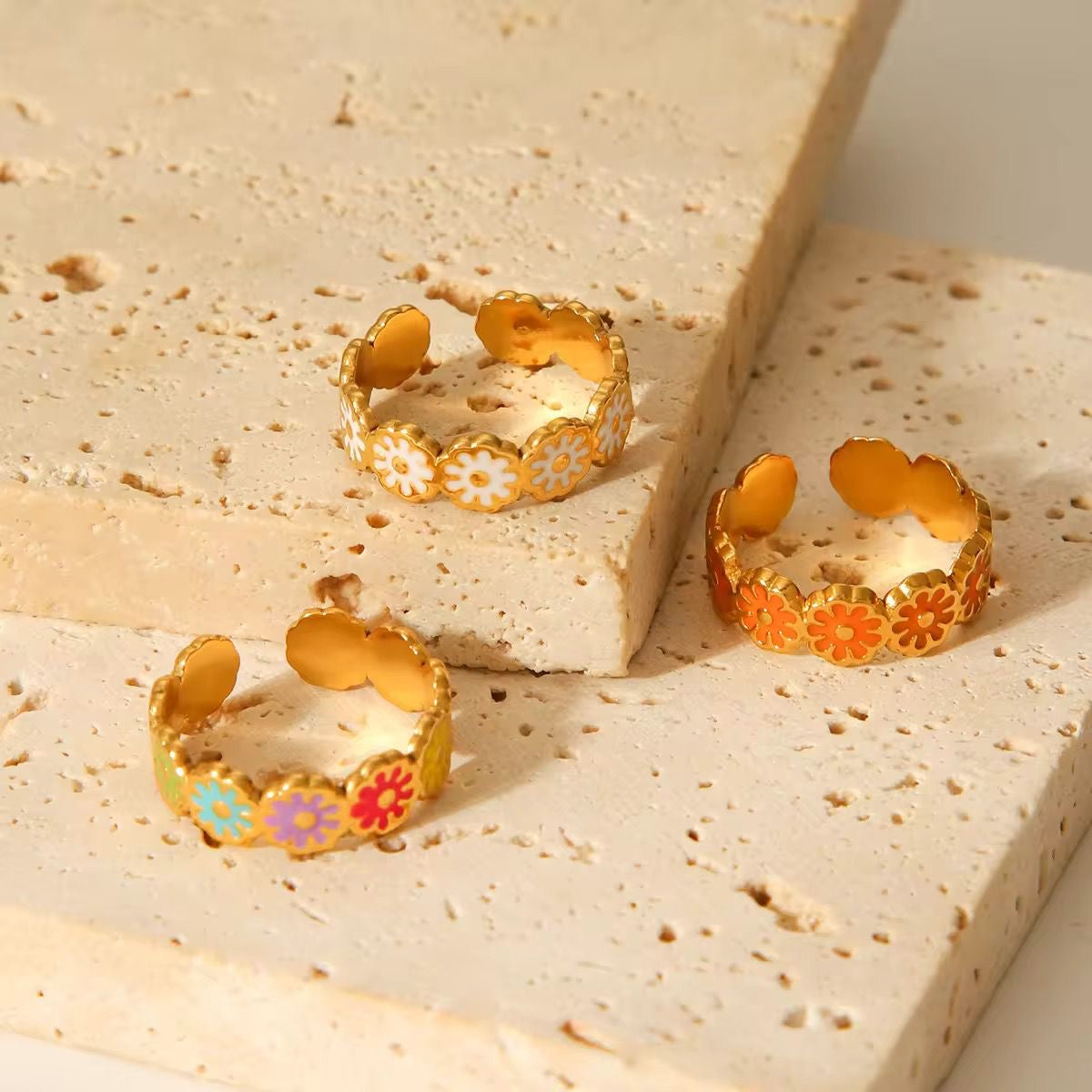 Daisy Bloom Ring -Peachy Keen