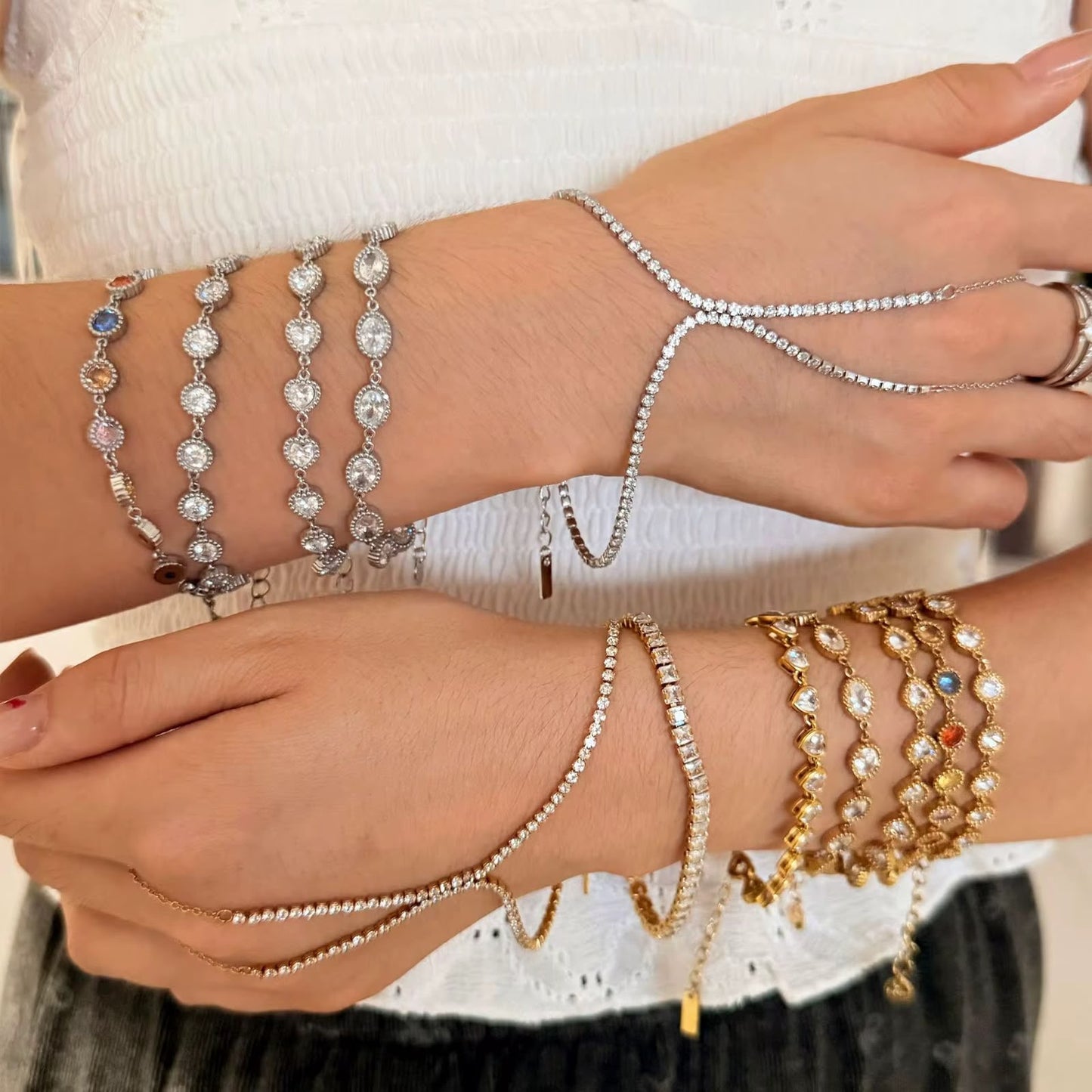 Nooréh Glitz Hand Chain