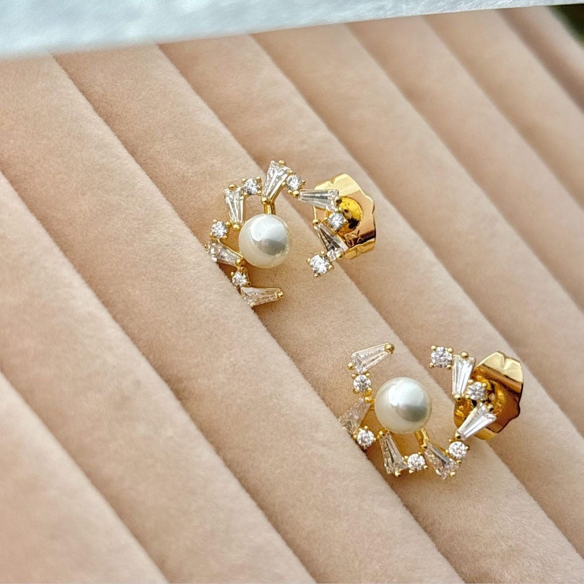 Perlina Studs