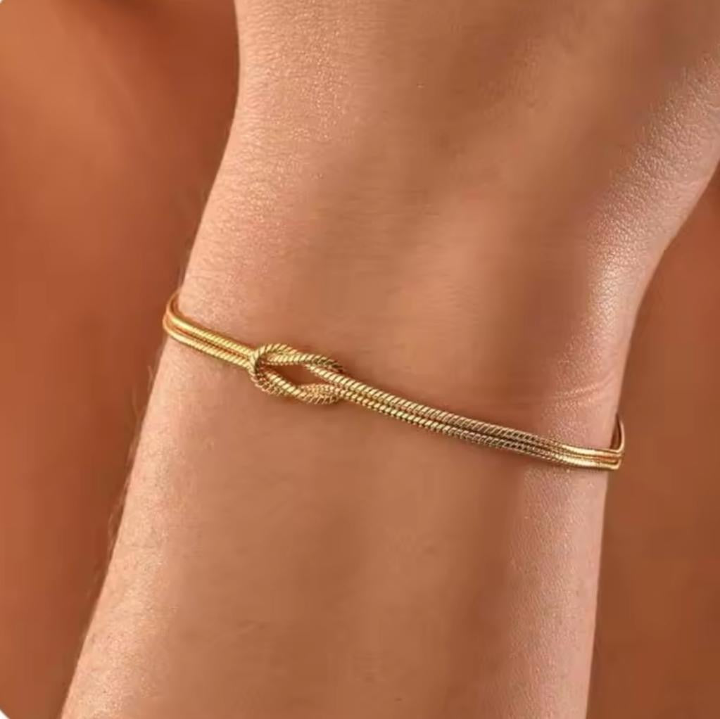 Infinity Knot Bracelet -18K