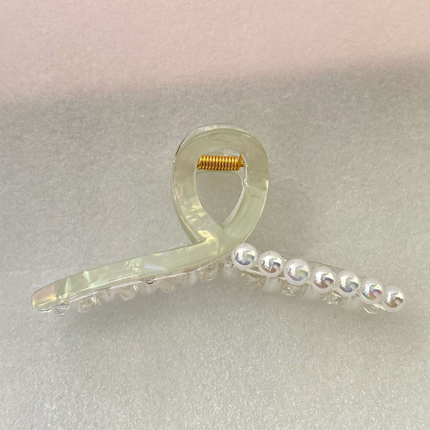 Pearly Knot Claw Clip -Mint Green
