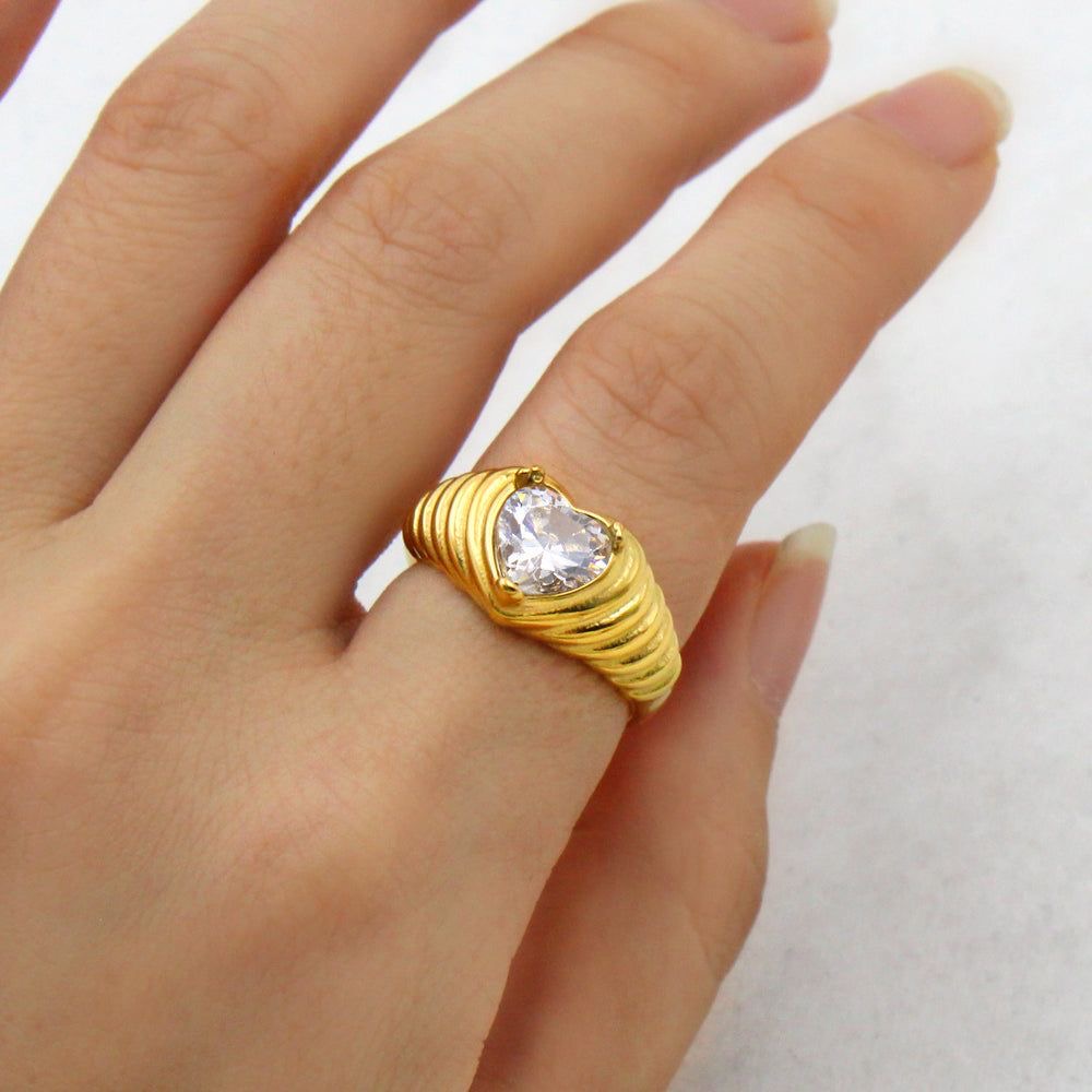 Crystal Heart Rigided Ring -18K