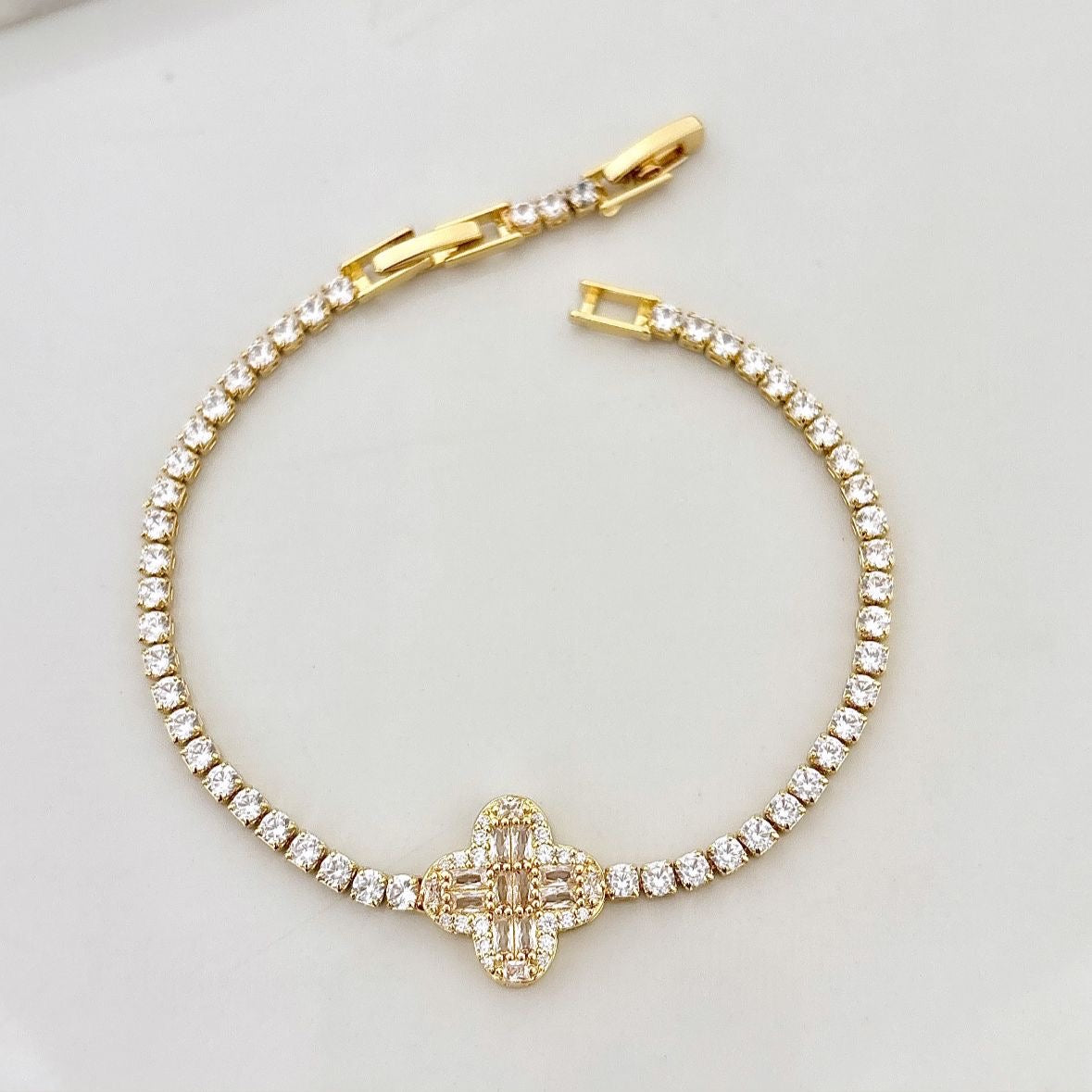 Queen Clovia Bracelet -18K