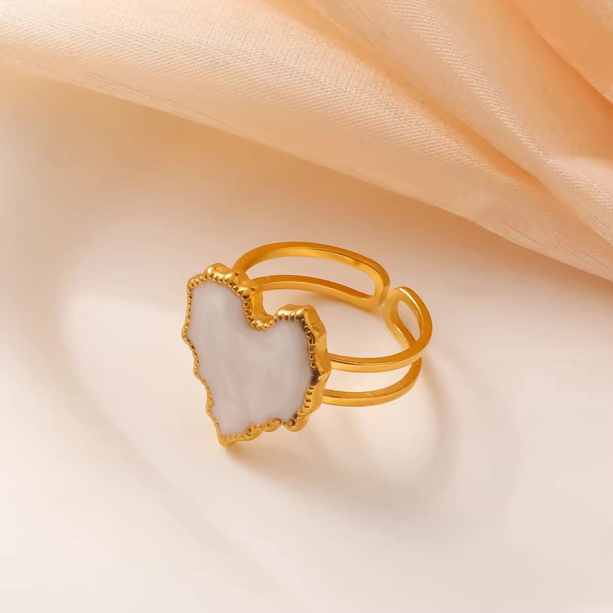 Julie Heart Ring -White