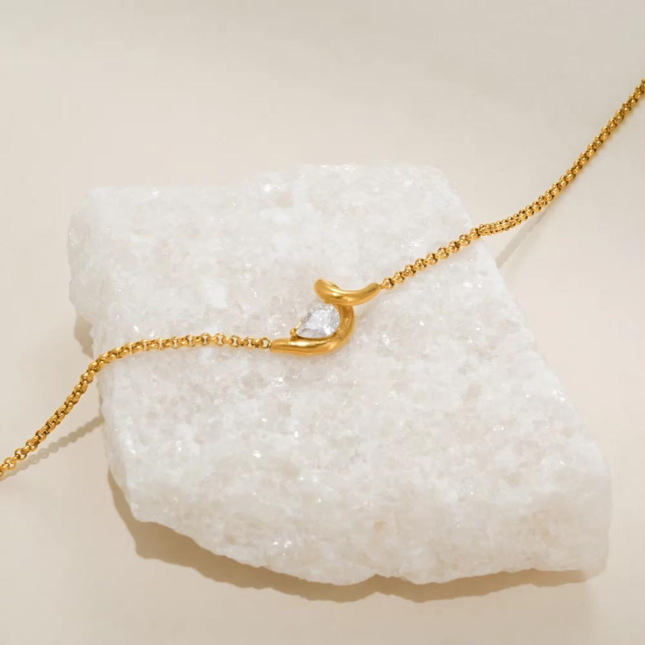 Ećlat Necklace