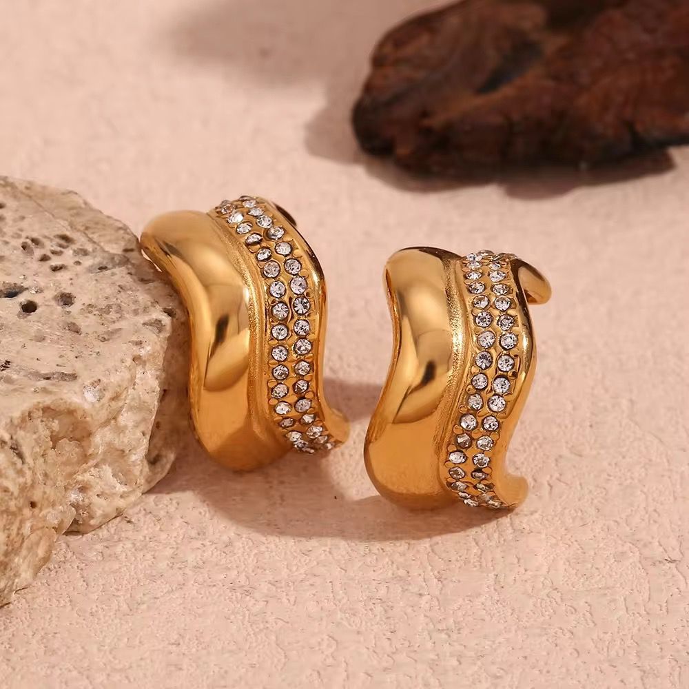 Voiletta Curly C Hoops